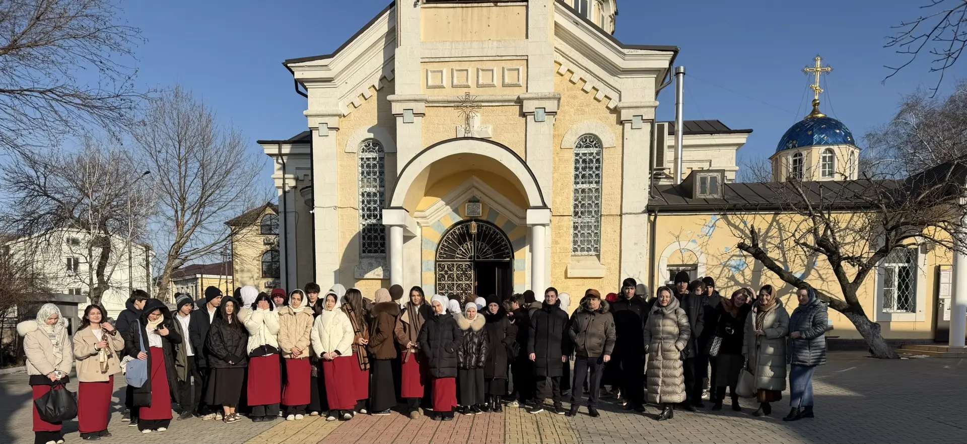 Диалог культур с юных лет: школьники Махачкалы посетили центральную Джума-мечеть и Свято-Успенский кафедральный собор дагестанской столицы